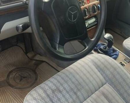 Синій Мерседес Е-Клас, об'ємом двигуна 2.3 л та пробігом 299 тис. км за 2000 $, фото 4 на Automoto.ua