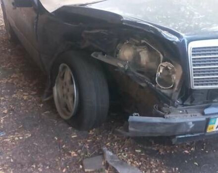 Синій Мерседес Е-Клас, об'ємом двигуна 2.2 л та пробігом 438 тис. км за 700 $, фото 13 на Automoto.ua