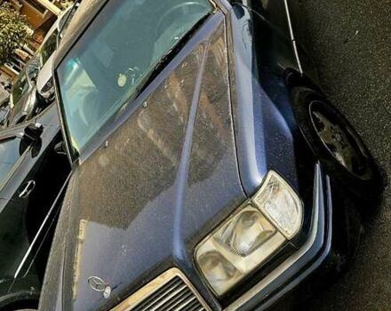 Синий Мерседес Е-Класс, объемом двигателя 3 л и пробегом 450 тыс. км за 5000 $, фото 3 на Automoto.ua