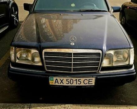 Синий Мерседес Е-Класс, объемом двигателя 3 л и пробегом 450 тыс. км за 5000 $, фото 1 на Automoto.ua