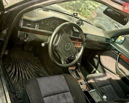 Синий Мерседес Е-Класс, объемом двигателя 3 л и пробегом 450 тыс. км за 5000 $, фото 7 на Automoto.ua