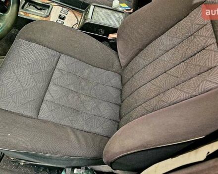 Синий Мерседес Е-Класс, объемом двигателя 3 л и пробегом 450 тыс. км за 5000 $, фото 4 на Automoto.ua