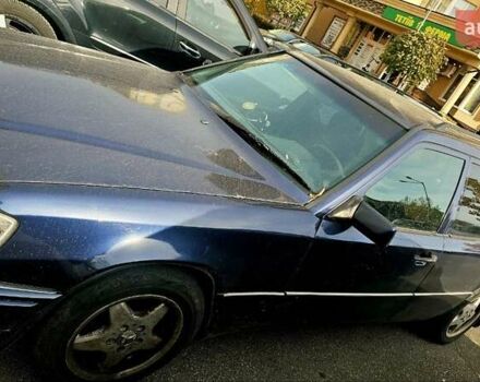 Синий Мерседес Е-Класс, объемом двигателя 3 л и пробегом 450 тыс. км за 5000 $, фото 2 на Automoto.ua