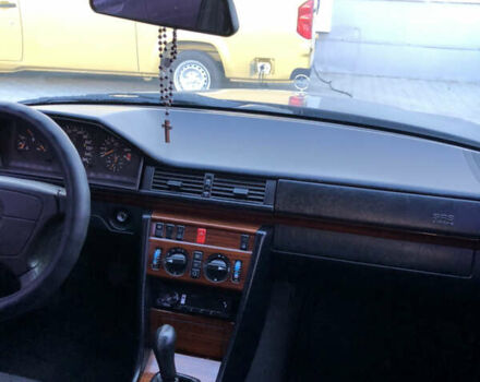 Синий Мерседес Е-Класс, объемом двигателя 2.8 л и пробегом 390 тыс. км за 2800 $, фото 4 на Automoto.ua