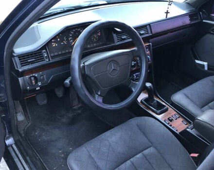 Синий Мерседес Е-Класс, объемом двигателя 2.8 л и пробегом 390 тыс. км за 2800 $, фото 10 на Automoto.ua