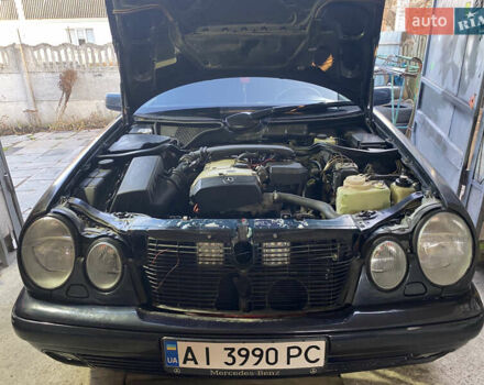 Синий Мерседес Е-Класс, объемом двигателя 2 л и пробегом 800 тыс. км за 2500 $, фото 3 на Automoto.ua