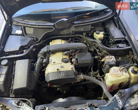 Синий Мерседес Е-Класс, объемом двигателя 2 л и пробегом 800 тыс. км за 2500 $, фото 4 на Automoto.ua