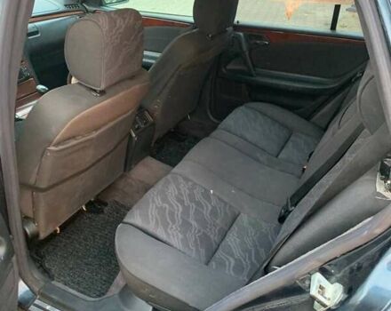 Синий Мерседес Е-Класс, объемом двигателя 2.4 л и пробегом 415 тыс. км за 2300 $, фото 4 на Automoto.ua