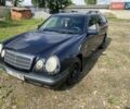 Синій Мерседес Е-Клас, об'ємом двигуна 2.4 л та пробігом 300 тис. км за 2100 $, фото 1 на Automoto.ua