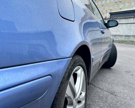 Синій Мерседес Е-Клас, об'ємом двигуна 3.2 л та пробігом 300 тис. км за 4200 $, фото 3 на Automoto.ua