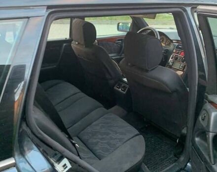 Синий Мерседес Е-Класс, объемом двигателя 2.4 л и пробегом 415 тыс. км за 2300 $, фото 14 на Automoto.ua