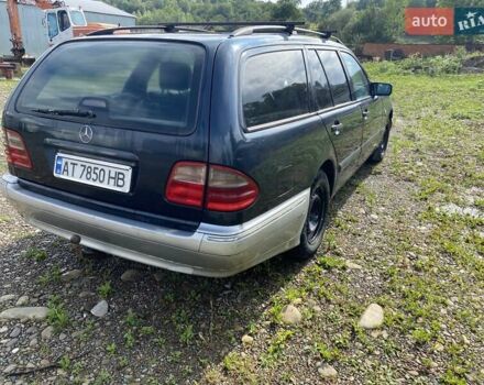 Синий Мерседес Е-Класс, объемом двигателя 2.4 л и пробегом 300 тыс. км за 2100 $, фото 2 на Automoto.ua