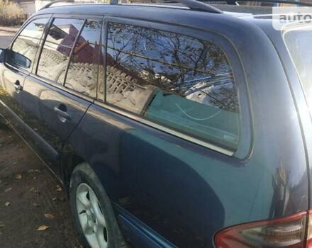 Синий Мерседес Е-Класс, объемом двигателя 2.2 л и пробегом 560 тыс. км за 4500 $, фото 4 на Automoto.ua