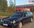Синий Мерседес Е-Класс, объемом двигателя 3.2 л и пробегом 494 тыс. км за 3500 $, фото 3 на Automoto.ua