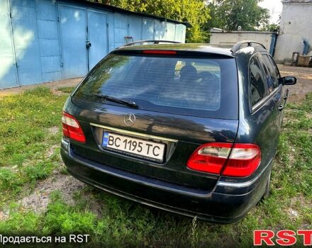 Синий Мерседес Е-Класс, объемом двигателя 3.2 л и пробегом 526 тыс. км за 6100 $, фото 2 на Automoto.ua