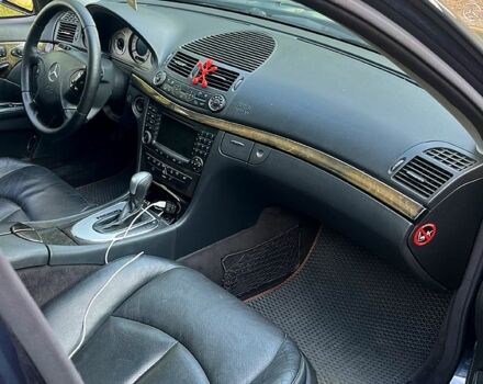 Синий Мерседес Е-Класс, объемом двигателя 3.2 л и пробегом 526 тыс. км за 6100 $, фото 8 на Automoto.ua