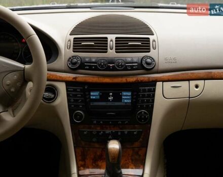 Синий Мерседес Е-Класс, объемом двигателя 3.2 л и пробегом 320 тыс. км за 6700 $, фото 2 на Automoto.ua