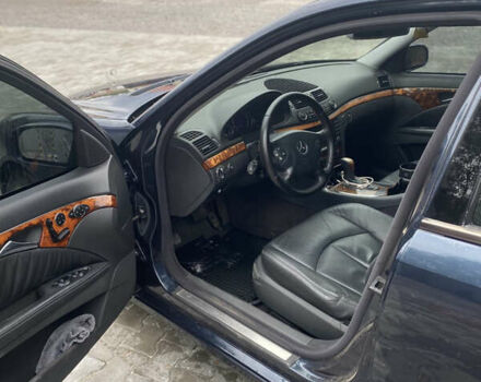 Синий Мерседес Е-Класс, объемом двигателя 3.2 л и пробегом 500 тыс. км за 6600 $, фото 7 на Automoto.ua