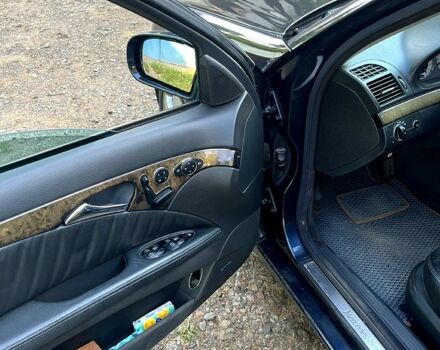 Синий Мерседес Е-Класс, объемом двигателя 3.2 л и пробегом 526 тыс. км за 6100 $, фото 3 на Automoto.ua