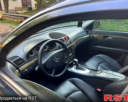 Синий Мерседес Е-Класс, объемом двигателя 3.2 л и пробегом 526 тыс. км за 6100 $, фото 4 на Automoto.ua