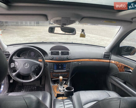 Синий Мерседес Е-Класс, объемом двигателя 3.2 л и пробегом 500 тыс. км за 6600 $, фото 8 на Automoto.ua