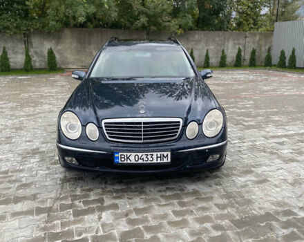 Синий Мерседес Е-Класс, объемом двигателя 3.2 л и пробегом 500 тыс. км за 6600 $, фото 1 на Automoto.ua