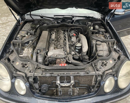 Синий Мерседес Е-Класс, объемом двигателя 3.2 л и пробегом 500 тыс. км за 6600 $, фото 9 на Automoto.ua