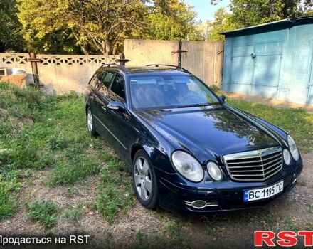 Синий Мерседес Е-Класс, объемом двигателя 3.2 л и пробегом 526 тыс. км за 6100 $, фото 1 на Automoto.ua