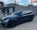 Синий Мерседес Е-Класс, объемом двигателя 5 л и пробегом 338 тыс. км за 5500 $, фото 1 на Automoto.ua
