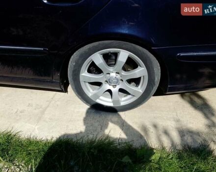 Синий Мерседес Е-Класс, объемом двигателя 2.2 л и пробегом 348 тыс. км за 7300 $, фото 7 на Automoto.ua