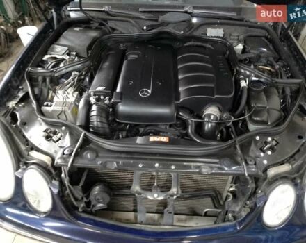 Синий Мерседес Е-Класс, объемом двигателя 2.2 л и пробегом 348 тыс. км за 7300 $, фото 2 на Automoto.ua