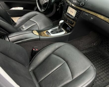 Синій Мерседес Е-Клас, об'ємом двигуна 3.2 л та пробігом 185 тис. км за 7400 $, фото 8 на Automoto.ua