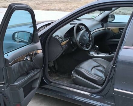 Синий Мерседес Е-Класс, объемом двигателя 2.7 л и пробегом 295 тыс. км за 2700 $, фото 5 на Automoto.ua