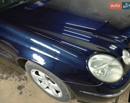 Синий Мерседес Е-Класс, объемом двигателя 2.2 л и пробегом 348 тыс. км за 7300 $, фото 11 на Automoto.ua