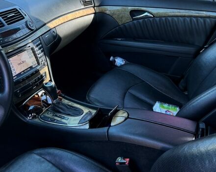 Синій Мерседес Е-Клас, об'ємом двигуна 3 л та пробігом 301 тис. км за 9800 $, фото 5 на Automoto.ua