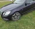 Синий Мерседес Е-Класс, объемом двигателя 2.1 л и пробегом 300 тыс. км за 10500 $, фото 2 на Automoto.ua