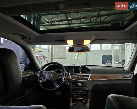 Синий Мерседес Е-Класс, объемом двигателя 2.14 л и пробегом 350 тыс. км за 12999 $, фото 9 на Automoto.ua