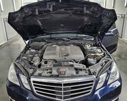 Синий Мерседес Е-Класс, объемом двигателя 2.14 л и пробегом 350 тыс. км за 12999 $, фото 1 на Automoto.ua