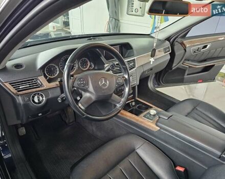 Синий Мерседес Е-Класс, объемом двигателя 2.14 л и пробегом 350 тыс. км за 12999 $, фото 2 на Automoto.ua