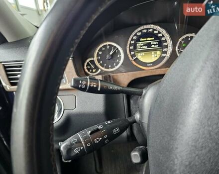 Синий Мерседес Е-Класс, объемом двигателя 2.14 л и пробегом 350 тыс. км за 12999 $, фото 3 на Automoto.ua