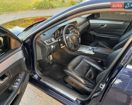 Мерседес Е-Класс 2013 в Нововолынск на Automoto.ua Синий Мерседес Е-Класс, объемом двигателя 2.14 л и пробегом 360 тыс. км за 12000 $, фото 12 на Automoto.ua