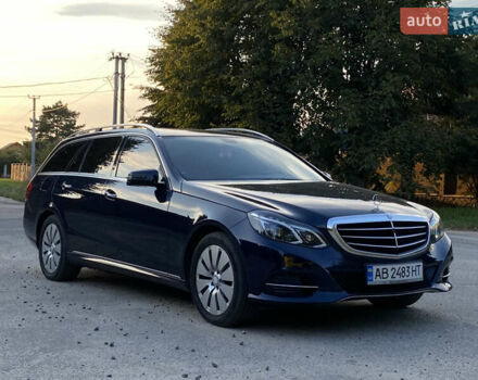 Синий Мерседес Е-Класс, объемом двигателя 2.1 л и пробегом 245 тыс. км за 18500 $, фото 2 на Automoto.ua