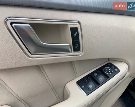 Синий Мерседес Е-Класс, объемом двигателя 2.14 л и пробегом 197 тыс. км за 19990 $, фото 13 на Automoto.ua