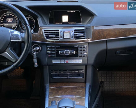 Синий Мерседес Е-Класс, объемом двигателя 2.1 л и пробегом 245 тыс. км за 18500 $, фото 20 на Automoto.ua