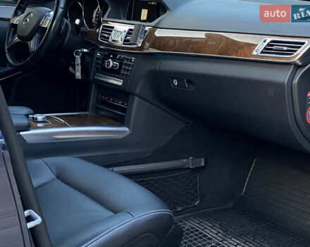 Синий Мерседес Е-Класс, объемом двигателя 2.1 л и пробегом 245 тыс. км за 18500 $, фото 18 на Automoto.ua