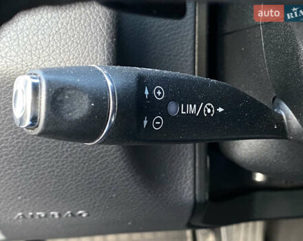 Синий Мерседес Е-Класс, объемом двигателя 2.1 л и пробегом 245 тыс. км за 18500 $, фото 28 на Automoto.ua