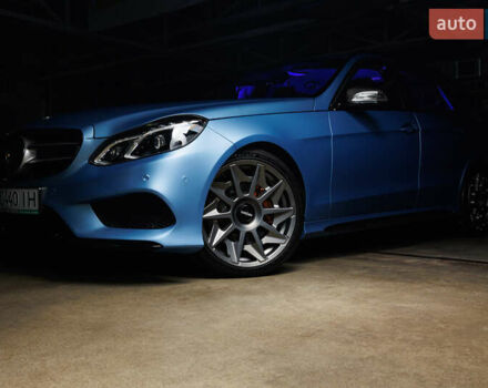 Синий Мерседес Е-Класс, объемом двигателя 2.2 л и пробегом 260 тыс. км за 27000 $, фото 3 на Automoto.ua