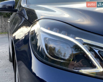 Синий Мерседес Е-Класс, объемом двигателя 2.1 л и пробегом 245 тыс. км за 18500 $, фото 3 на Automoto.ua