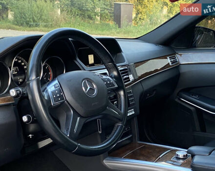 Синий Мерседес Е-Класс, объемом двигателя 2.1 л и пробегом 245 тыс. км за 18500 $, фото 12 на Automoto.ua