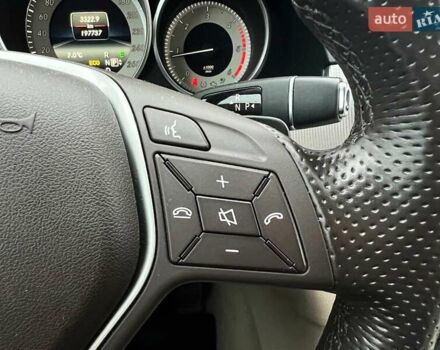 Синий Мерседес Е-Класс, объемом двигателя 2.14 л и пробегом 197 тыс. км за 16990 $, фото 17 на Automoto.ua